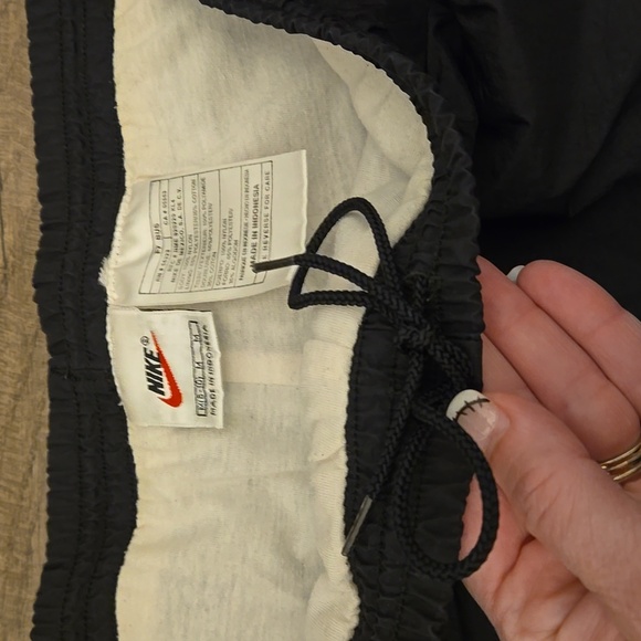 Nike Lined Windbreaker Pants Womans Size Medium 8 to 10 Black - Picture 5 of 13